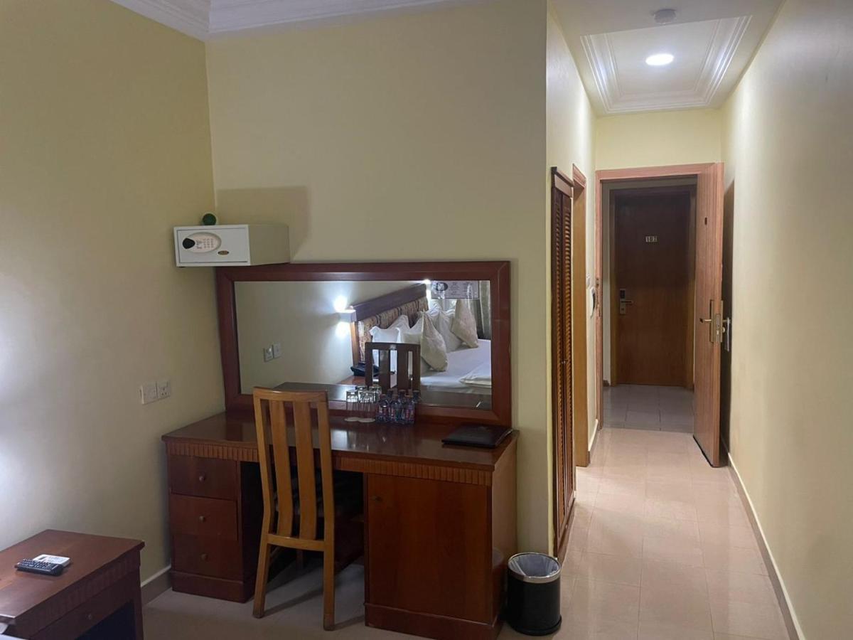Hotel Marjorie 'Y' Tema Esterno foto